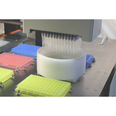 White Polypropylene Round Reagent Reservoir, Fits on a FX ALP over a Conventional Horizontal Stirrer, Max Capacity 600 ml,  SLAS Footprint in Bottom, 131.25 mm Diameter